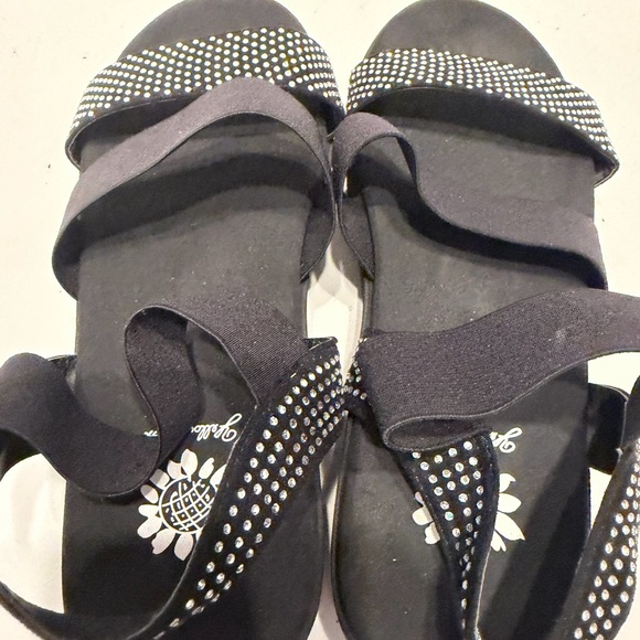 Yellow Box Black Sandals - Picture 5 of 6